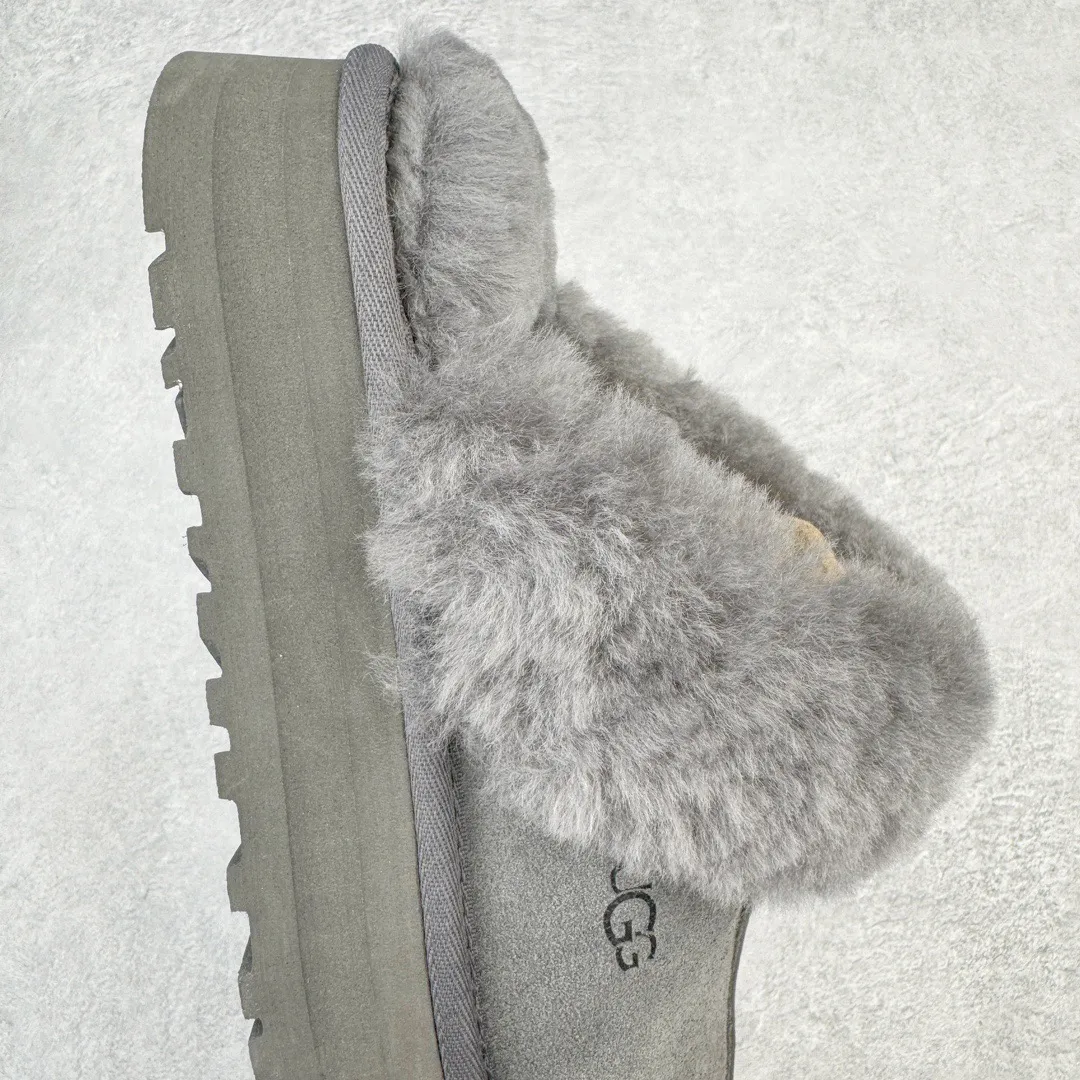Pick up locally💰440 UGG 2550 Classic autumn and winter sheepskin and fur integrated snow boots. All shoes are made of ZP. Longfeng A-grade Australian imported sheepskin and fur integrated brand OEM production line. Fully follow the ZP process. OEM original pattern maker. Adhering to the principle of no original shoe development and selection. Pay attention to every detail. The most authentic version on the market. TREADLITE "light wing" technology outsole. Lightweight/durable/flexible/pile size: 35 36 37 38 39 40 41 Coding: by2936060